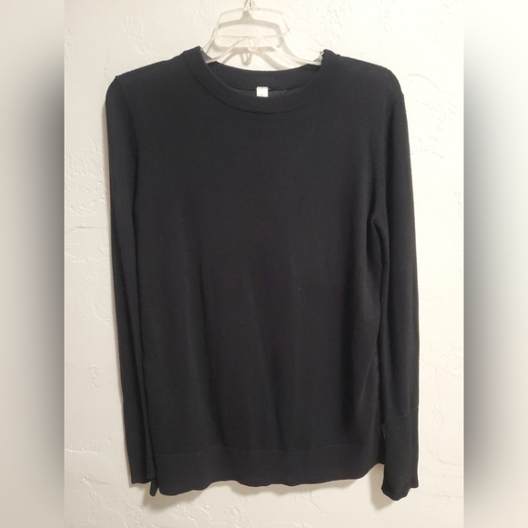 Lululemon Athletica Classic Black Knit Top - Picture 4 of 9